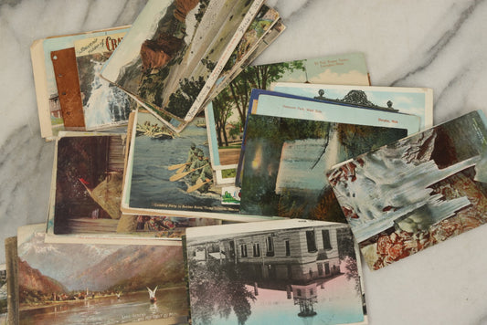 Lot 122 - Grouping Of 25+ Mixed Vintage And Antique Postcards, Mostly Of Landmarks, Locations, Etc