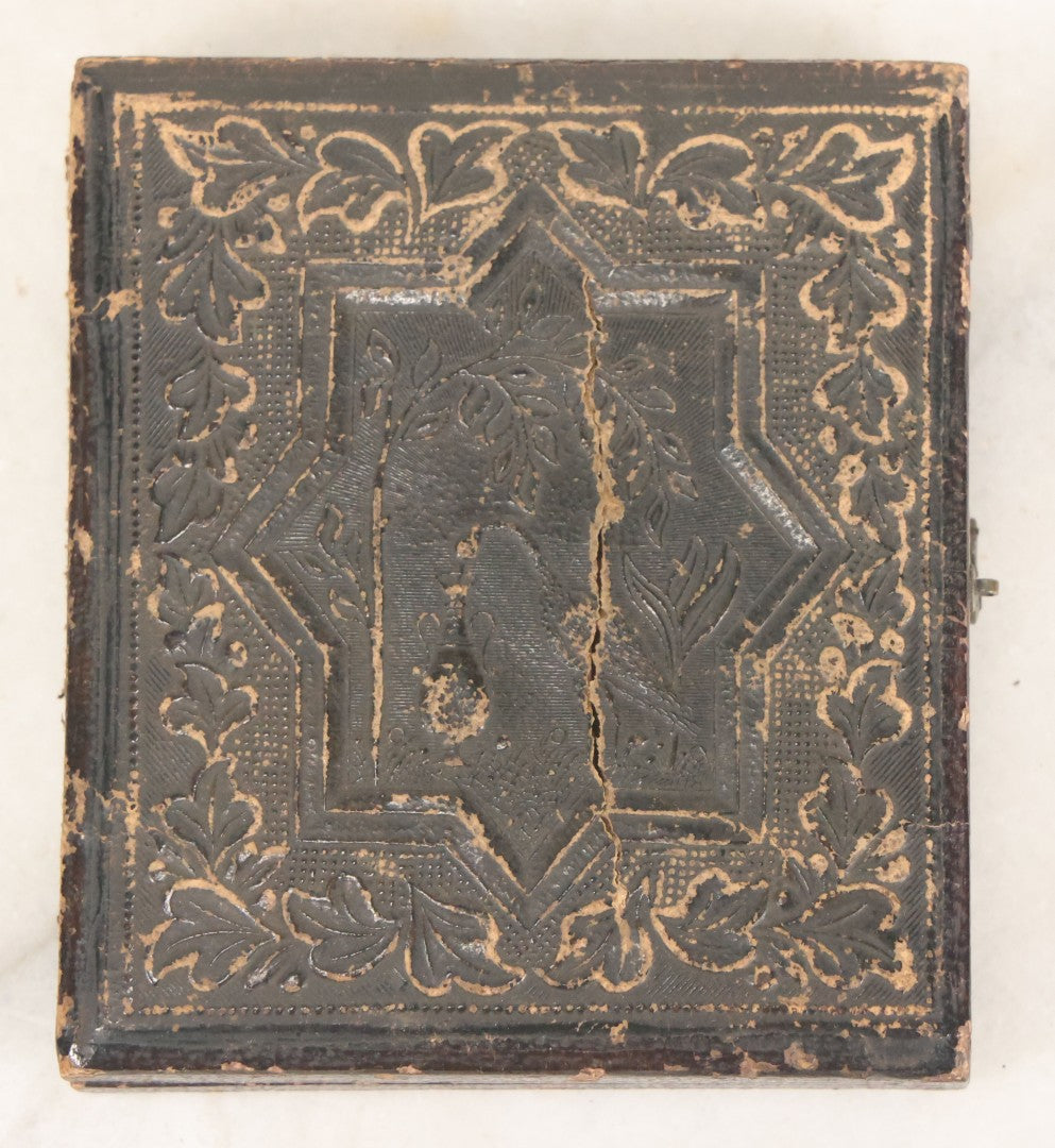 Lot 027 - Antique 1/6th Plate Daguerreotype Photograph Of Leverett Dickerman, Born 1779, Died 1861, In Full Intact Leatherette Union Case, Husband Of Pamelia