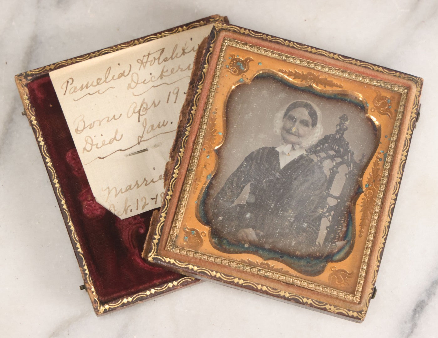 Lot 028 - Antique 1/6th Plate Daguerreotype Photograph Of Pamelia Holeshkiss Dickerman, Born 1785, Died 1866, In Full Split Leatherette Union Case, Wife Of Leverett