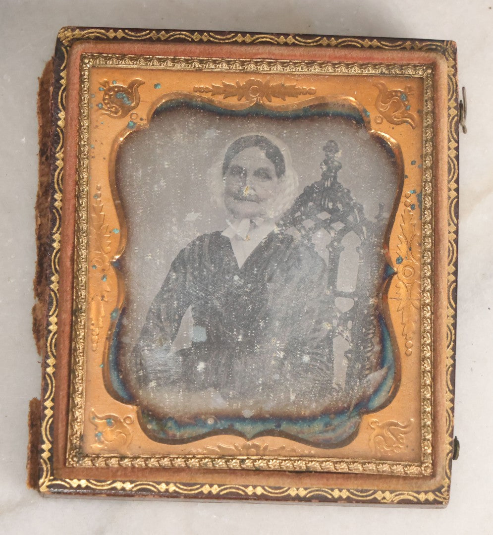 Lot 028 - Antique 1/6th Plate Daguerreotype Photograph Of Pamelia Holeshkiss Dickerman, Born 1785, Died 1866, In Full Split Leatherette Union Case, Wife Of Leverett
