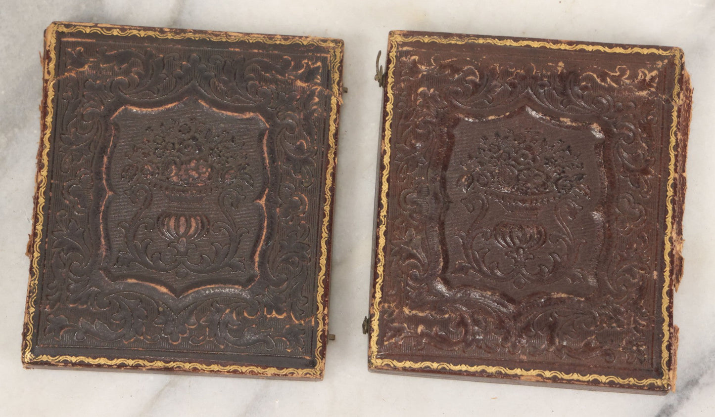 Lot 028 - Antique 1/6th Plate Daguerreotype Photograph Of Pamelia Holeshkiss Dickerman, Born 1785, Died 1866, In Full Split Leatherette Union Case, Wife Of Leverett