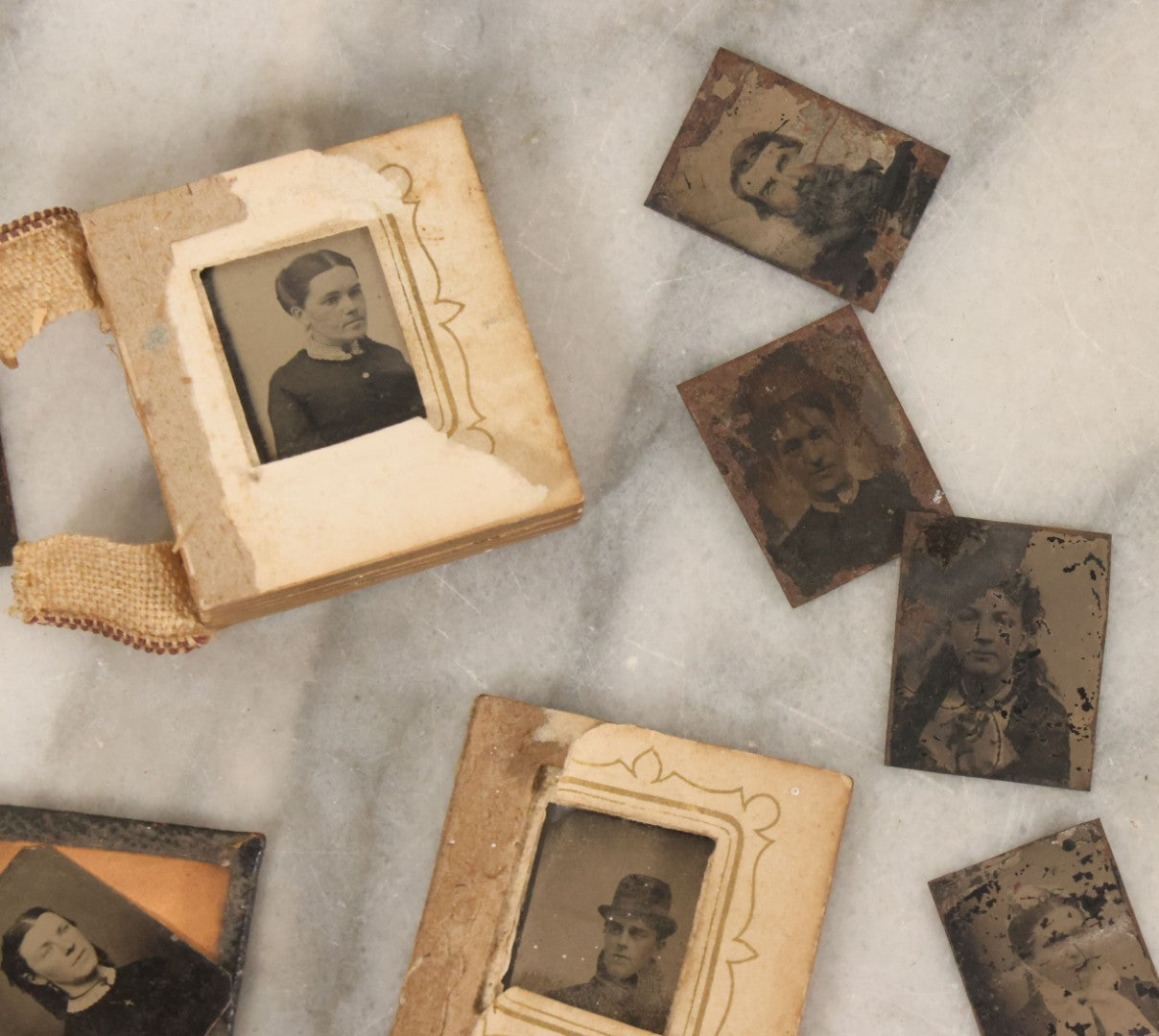 Lot 031 - Antique 19th Century Craft Grade Gem Tintype Photo Album With Many Loose Photos, Damaged, Poor Condition Album, 20+ Gem Tintype Photos