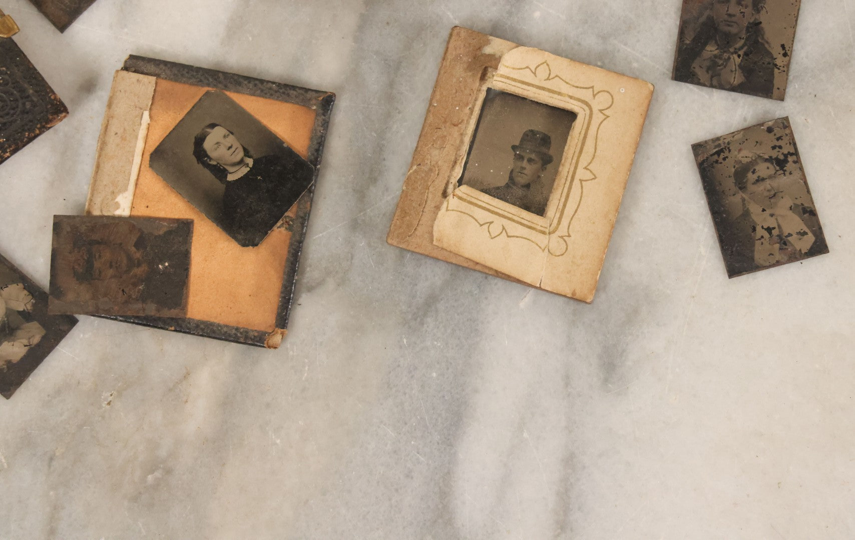 Lot 031 - Antique 19th Century Craft Grade Gem Tintype Photo Album With Many Loose Photos, Damaged, Poor Condition Album, 20+ Gem Tintype Photos