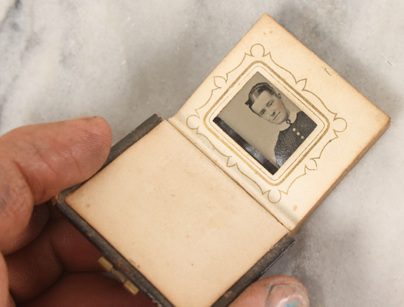 Lot 031 - Antique 19th Century Craft Grade Gem Tintype Photo Album With Many Loose Photos, Damaged, Poor Condition Album, 20+ Gem Tintype Photos