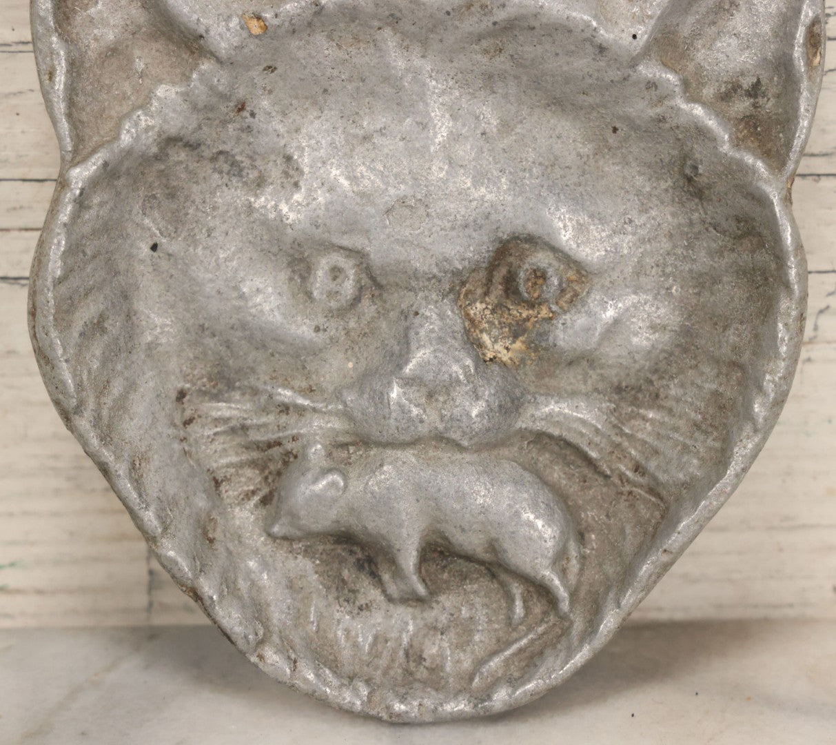 Lot 052 - Vintage Cast Aluminum Cat With Dead Mouse In It's Mouth Trinket Dish, Change Dish, Catch All, Unmarked
