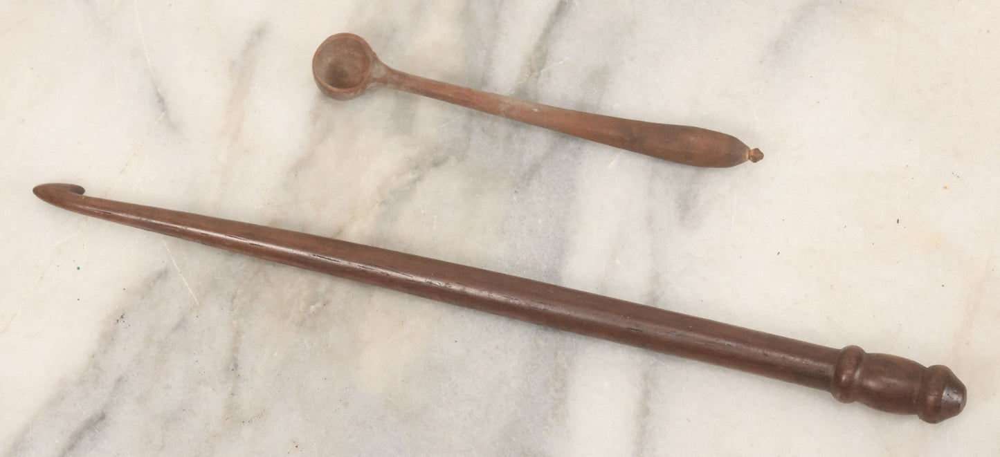 Lot 067 - Two Piece Antique Wooden Tool Lot Including Crochet Hook And Small Wooden Spoon