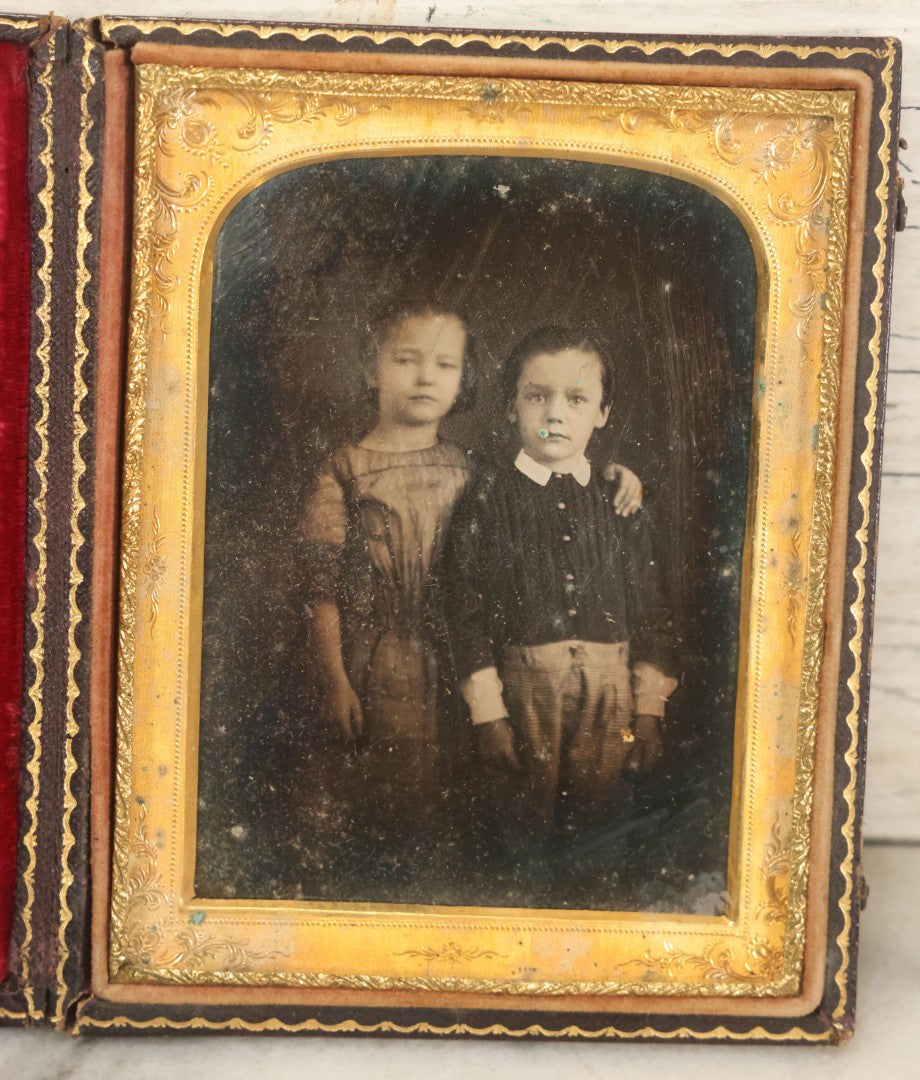 Lot 024 - Antique 1/4 Plate Daguerreotype Of Two Sibling Children, Brother And Sister, In Full Intact Leatherette Union Case