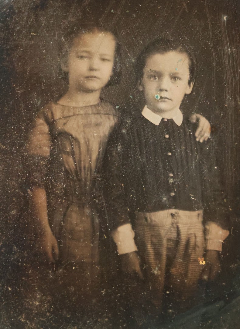 Lot 024 - Antique 1/4 Plate Daguerreotype Of Two Sibling Children, Brother And Sister, In Full Intact Leatherette Union Case