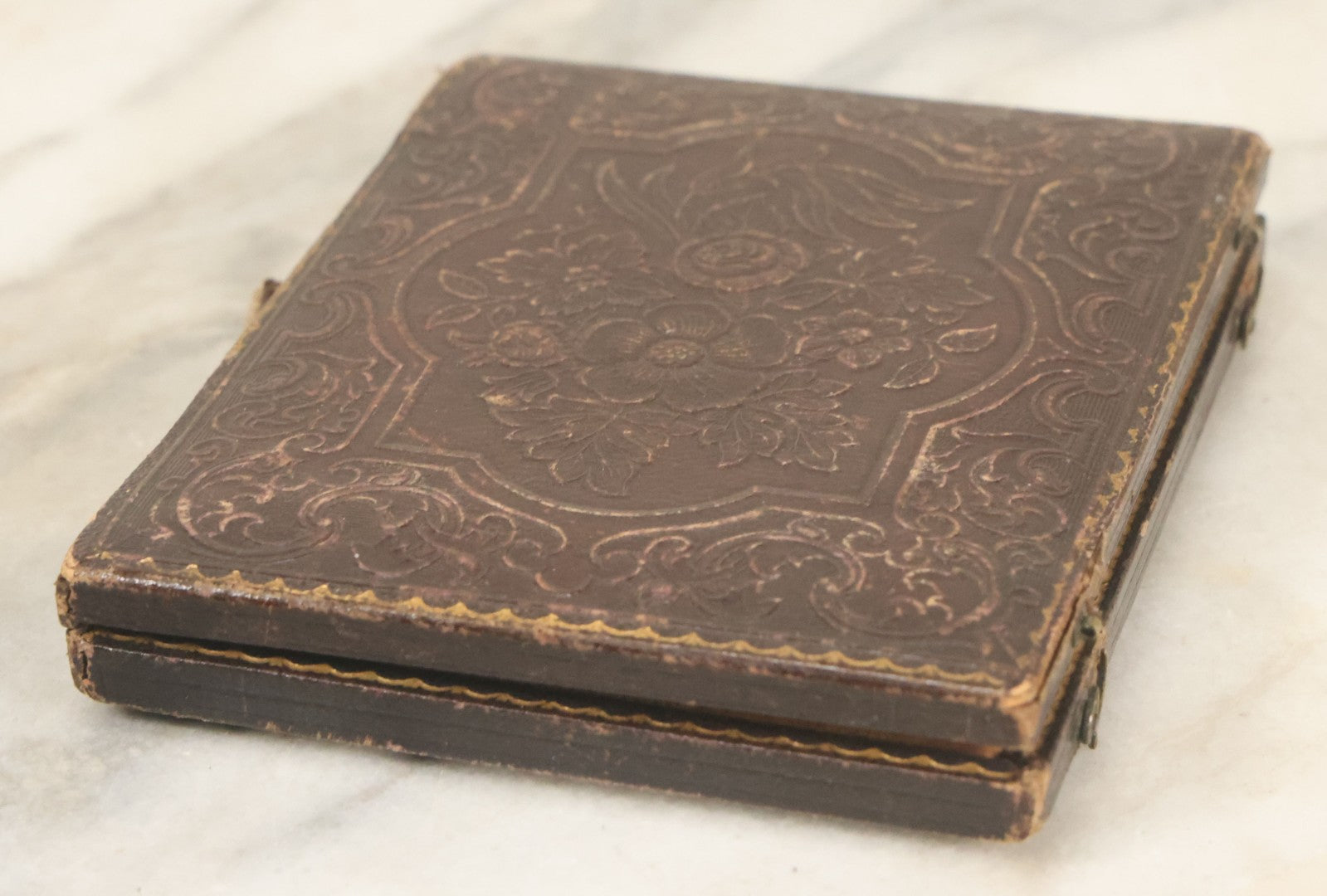 Lot 024 - Antique 1/4 Plate Daguerreotype Of Two Sibling Children, Brother And Sister, In Full Intact Leatherette Union Case