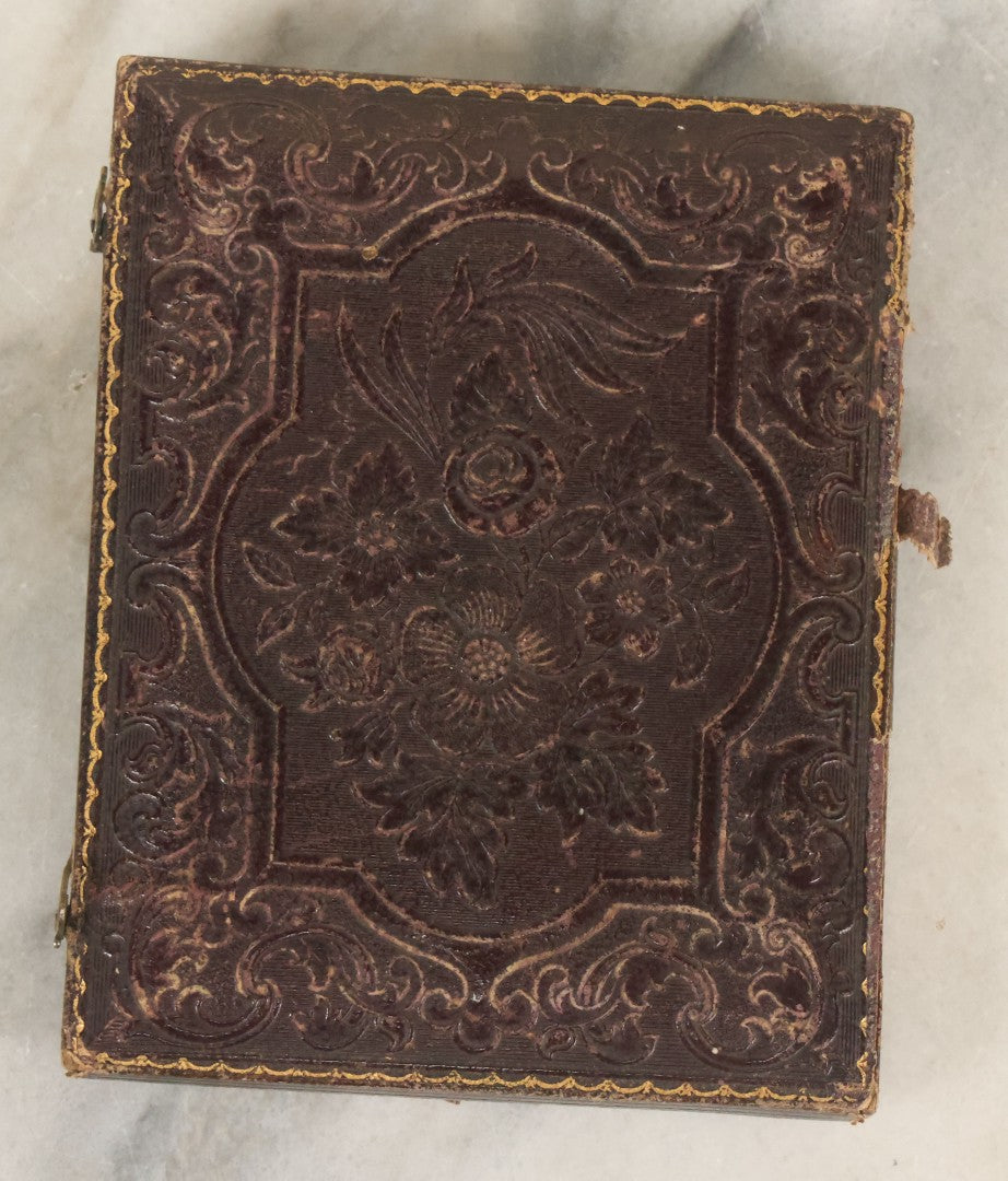 Lot 024 - Antique 1/4 Plate Daguerreotype Of Two Sibling Children, Brother And Sister, In Full Intact Leatherette Union Case