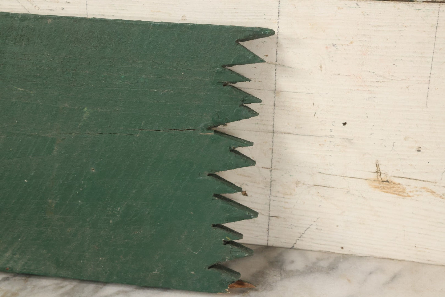 Lot 035 - Vintage Hand Painted Wood Cut Camp Sign, "Tent Camping", In Green And Yellow Paint, Folk Art, Sawtooth Edge, Note Wood Beginning To Split, 24" x 8"