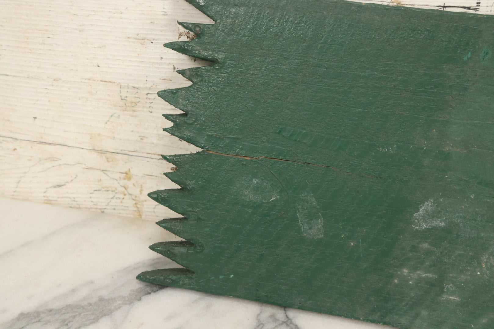 Lot 035 - Vintage Hand Painted Wood Cut Camp Sign, "Tent Camping", In Green And Yellow Paint, Folk Art, Sawtooth Edge, Note Wood Beginning To Split, 24" x 8"