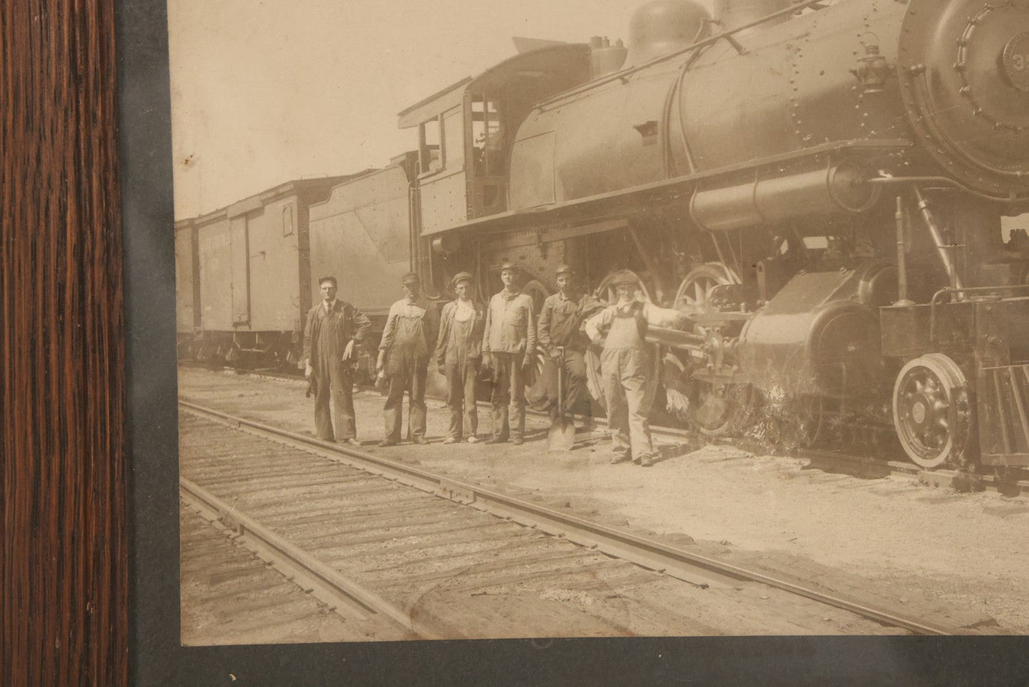 Lot 038 - Antique Boarded Occupational Photograph Of Locomotive 351 By American Locomotive Company, Maine Central Railroad, With Railroad Workers In Photo, Circa 1909 Partial Id On Verso, In Frame, Note Wear, 12-3/8" x 10-3/8"