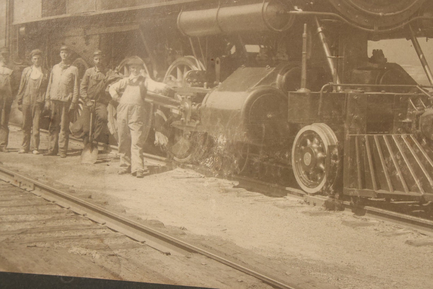Lot 038 - Antique Boarded Occupational Photograph Of Locomotive 351 By American Locomotive Company, Maine Central Railroad, With Railroad Workers In Photo, Circa 1909 Partial Id On Verso, In Frame, Note Wear, 12-3/8" x 10-3/8"