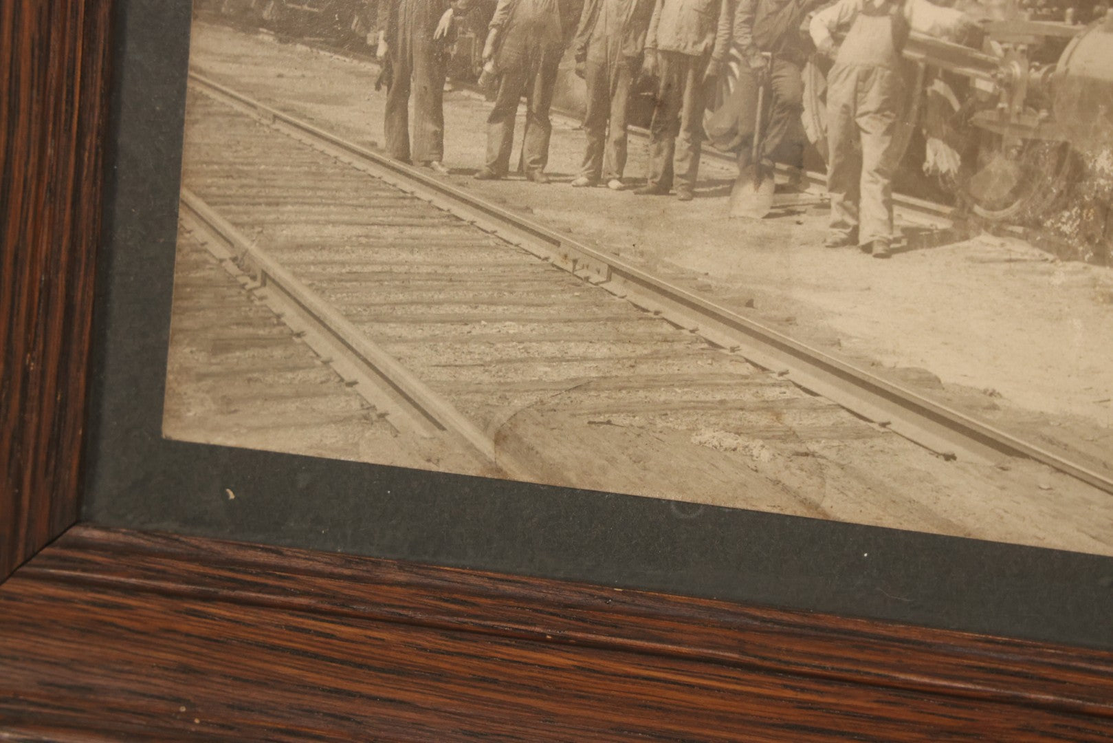 Lot 038 - Antique Boarded Occupational Photograph Of Locomotive 351 By American Locomotive Company, Maine Central Railroad, With Railroad Workers In Photo, Circa 1909 Partial Id On Verso, In Frame, Note Wear, 12-3/8" x 10-3/8"