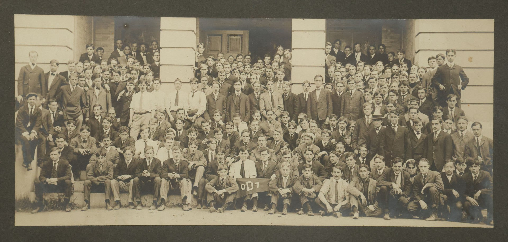Lot 039 - Antique Boarded Group Photograph Of Dartmouth College Men's Class Of 1907, New Hampshire, In Frame, 19-3/4" x 10-3/4"