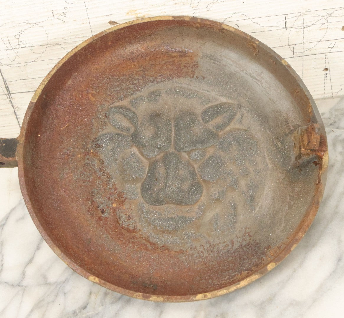 Lot 048 - Antique Cast Iron Stove Cleanout Door With Three Dimensional Lion Face, Gold Paint, 10" Diameter