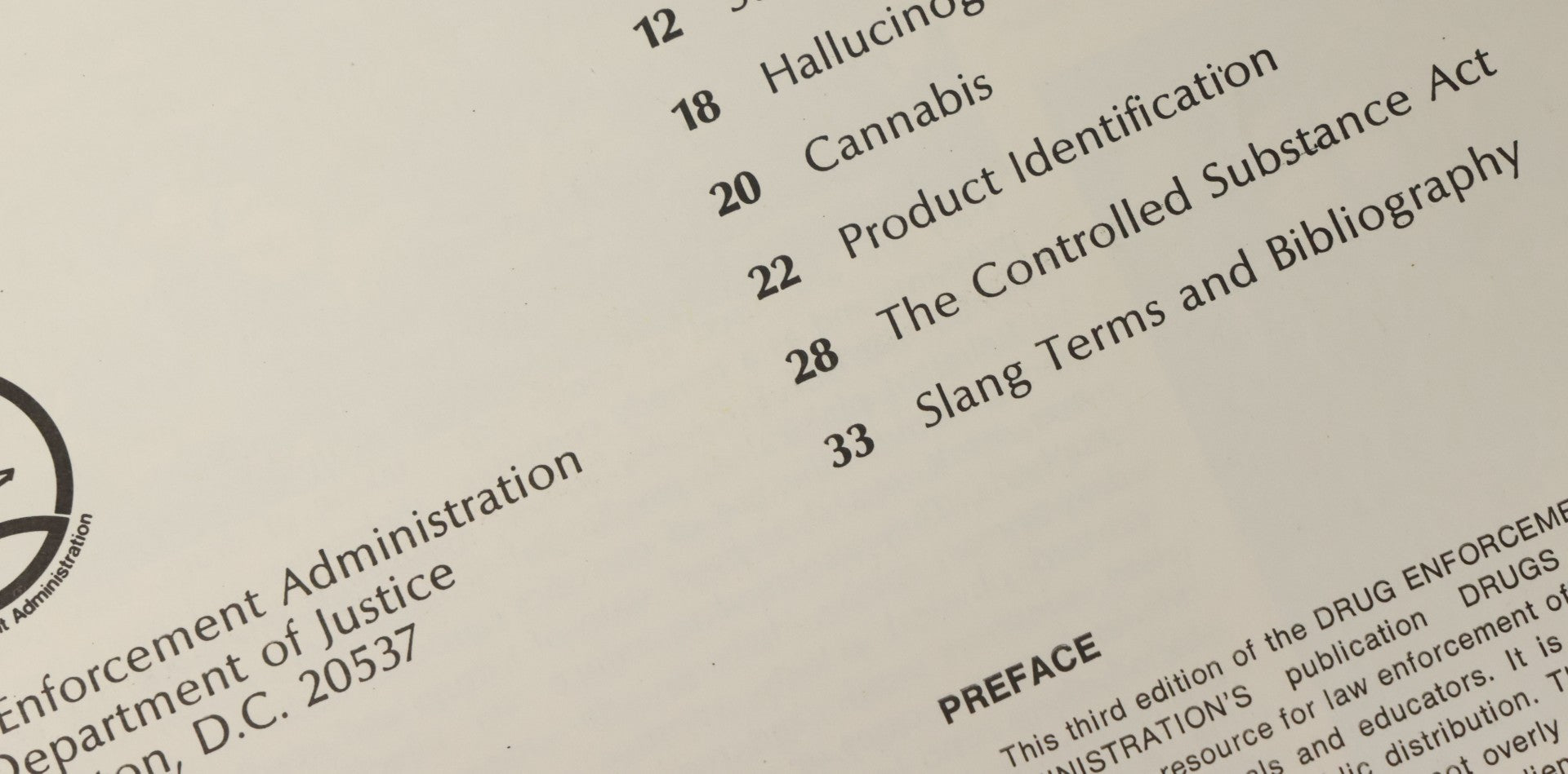Lot 061 - "Drugs Of Abuse" United States Department Of Justice & Drug Enforcement Administration, D.E.A., Educational Pamphlet, Published By Carter Administration, 1977
