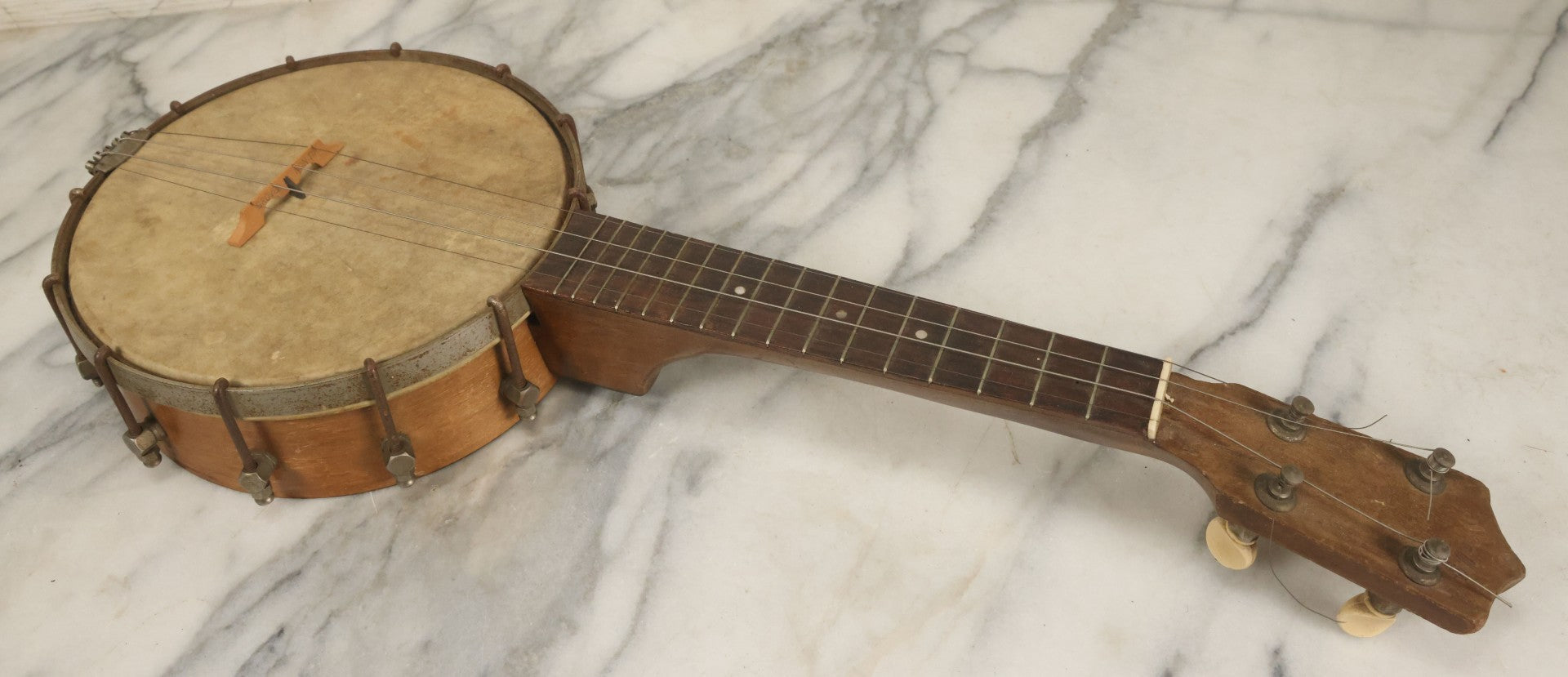 Lot 067 - Vintage 4 String Ukulele Banjo Banjolele, All Strings Present But Likely Needs Restrung, Tuning, Refurbishment, Not Tested, 21" Long