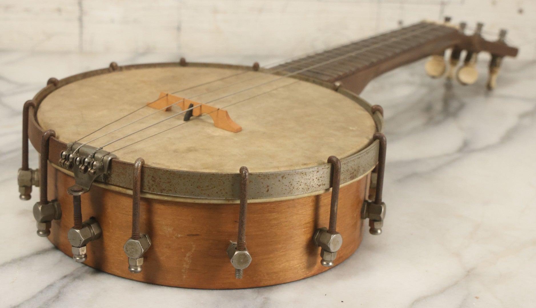 Lot 067 - Vintage 4 String Ukulele Banjo Banjolele, All Strings Present But Likely Needs Restrung, Tuning, Refurbishment, Not Tested, 21" Long