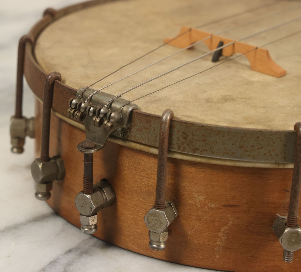 Lot 067 - Vintage 4 String Ukulele Banjo Banjolele, All Strings Present But Likely Needs Restrung, Tuning, Refurbishment, Not Tested, 21" Long