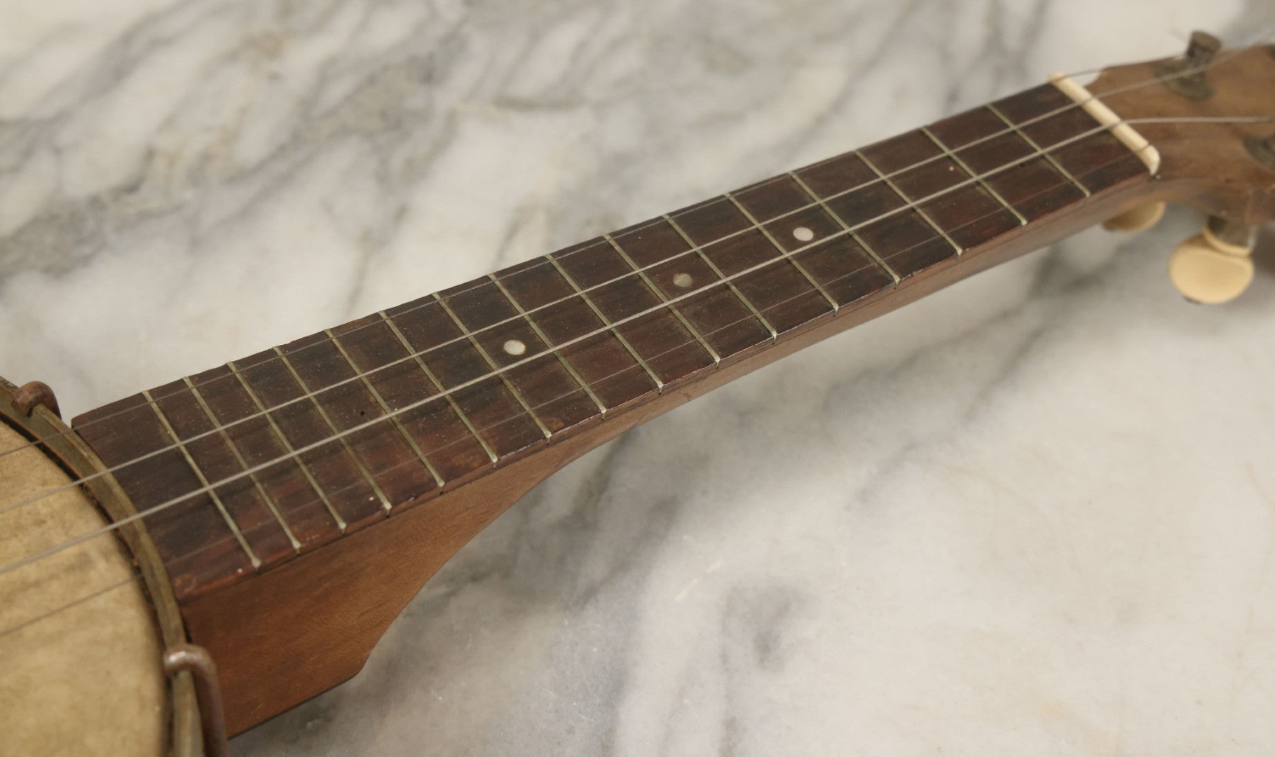 Lot 067 - Vintage 4 String Ukulele Banjo Banjolele, All Strings Present But Likely Needs Restrung, Tuning, Refurbishment, Not Tested, 21" Long