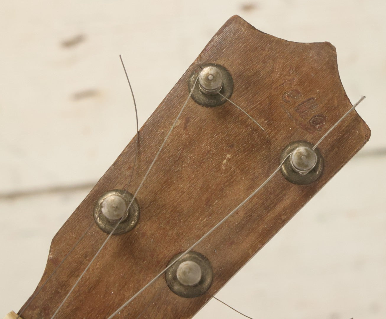 Lot 067 - Vintage 4 String Ukulele Banjo Banjolele, All Strings Present But Likely Needs Restrung, Tuning, Refurbishment, Not Tested, 21" Long