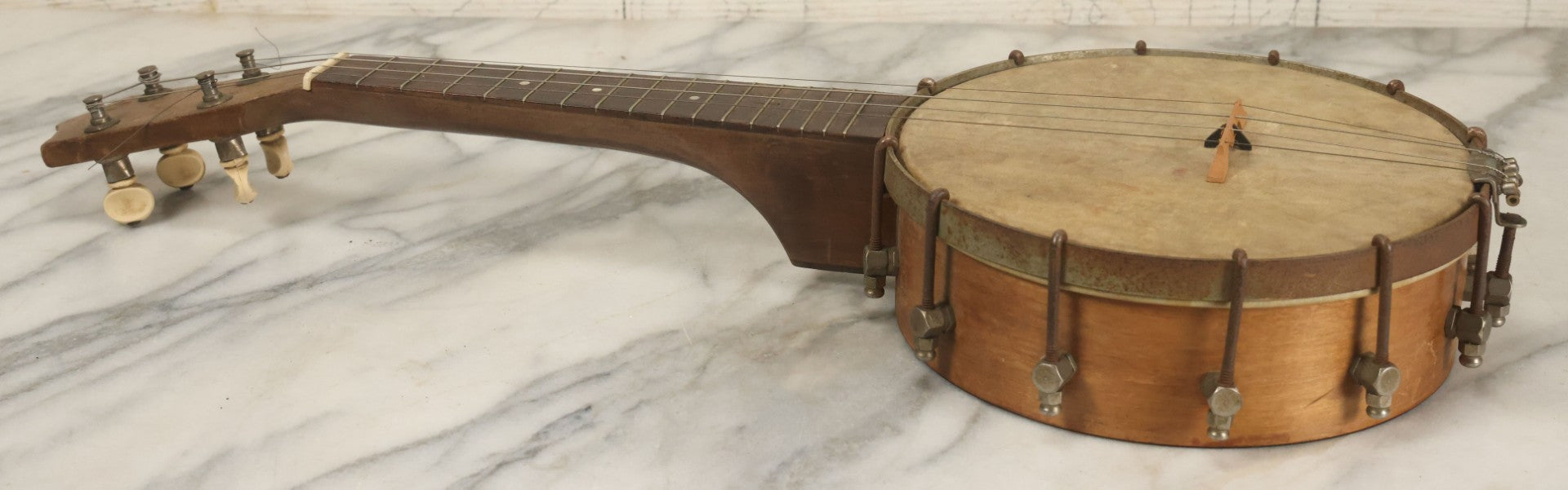 Lot 067 - Vintage 4 String Ukulele Banjo Banjolele, All Strings Present But Likely Needs Restrung, Tuning, Refurbishment, Not Tested, 21" Long