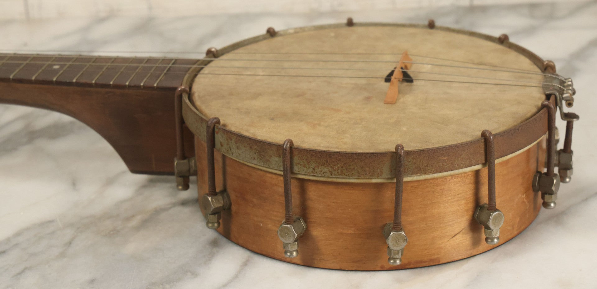 Lot 067 - Vintage 4 String Ukulele Banjo Banjolele, All Strings Present But Likely Needs Restrung, Tuning, Refurbishment, Not Tested, 21" Long