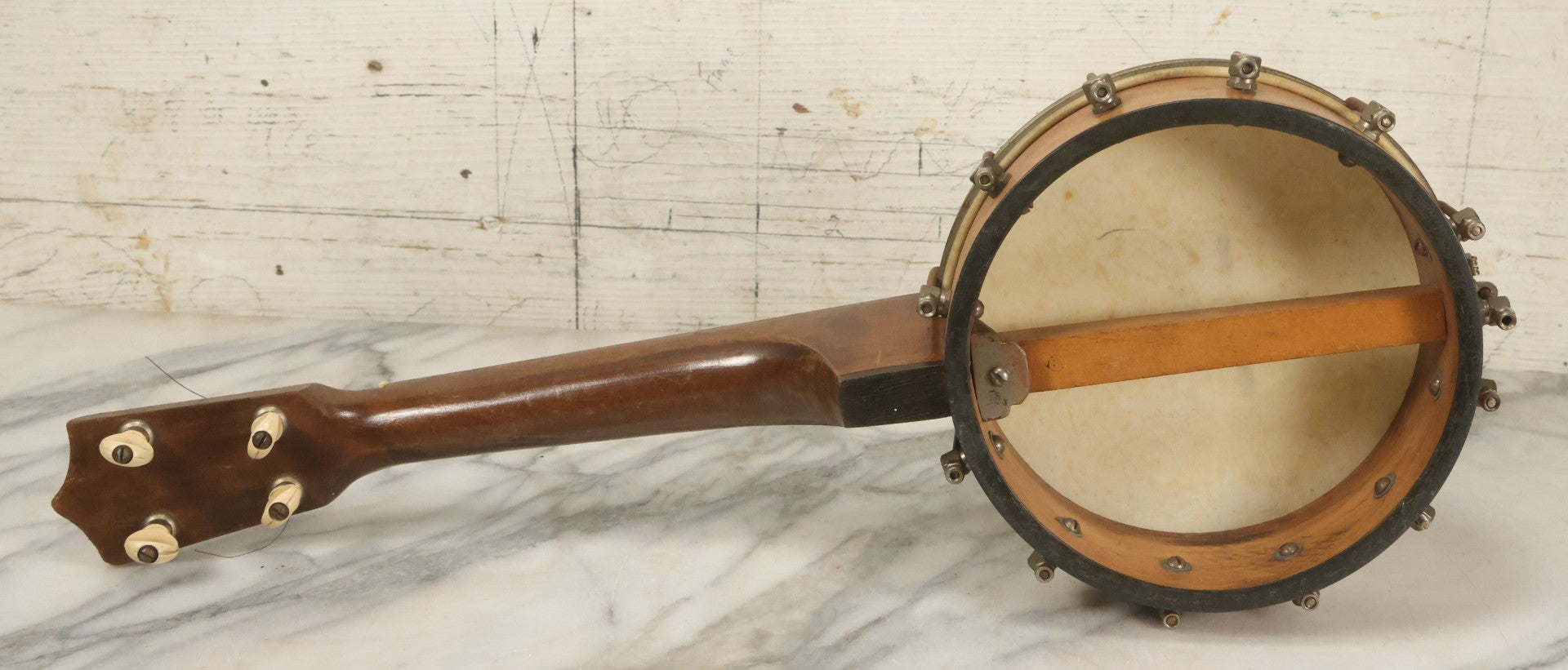 Lot 067 - Vintage 4 String Ukulele Banjo Banjolele, All Strings Present But Likely Needs Restrung, Tuning, Refurbishment, Not Tested, 21" Long