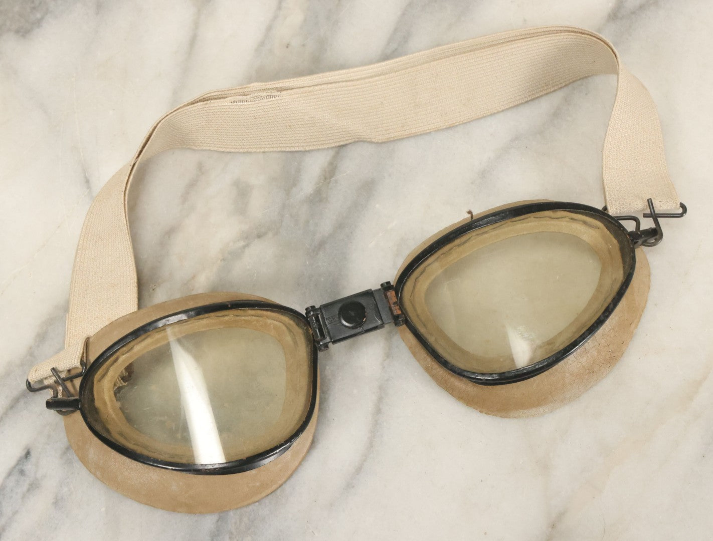 Lot 073 - Pair Of Vintage Skyway Clear Flight Goggles With Eye Cups And Elastic Headband