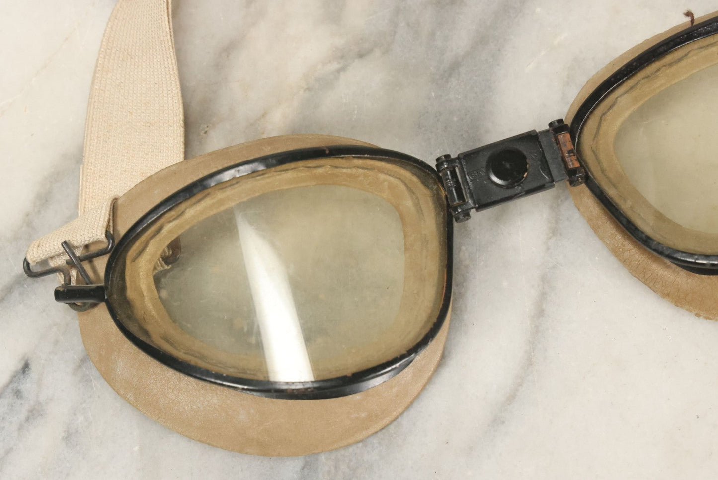 Lot 073 - Pair Of Vintage Skyway Clear Flight Goggles With Eye Cups And Elastic Headband
