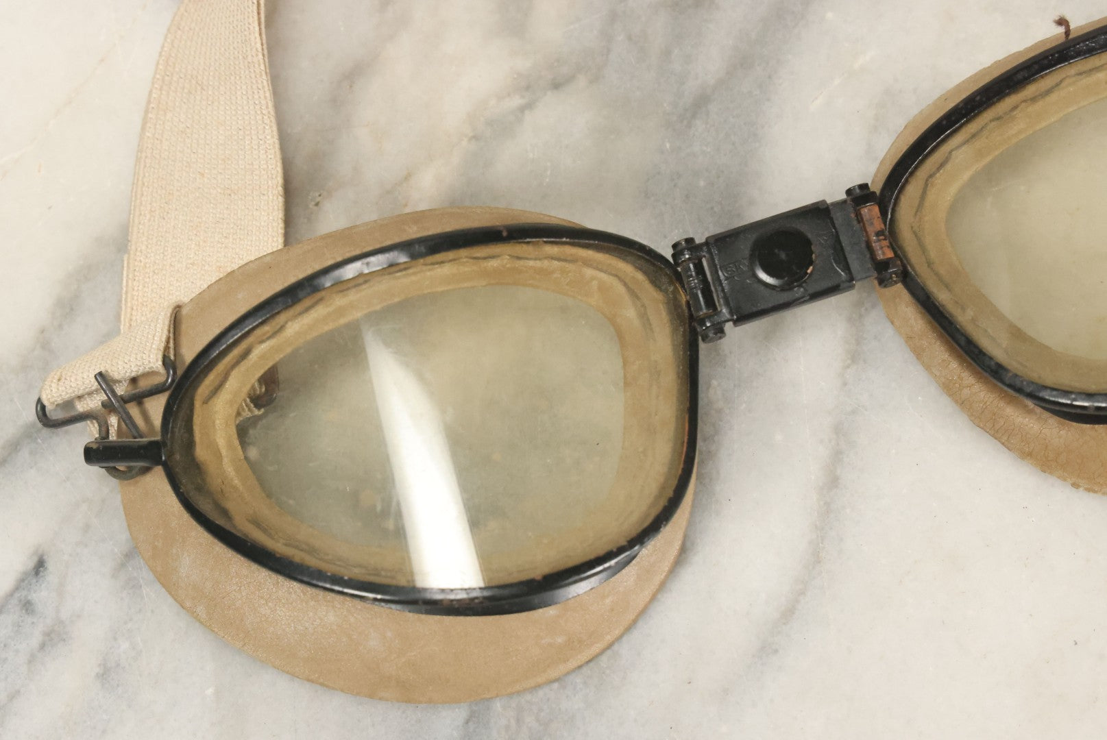 Lot 073 - Pair Of Vintage Skyway Clear Flight Goggles With Eye Cups And Elastic Headband