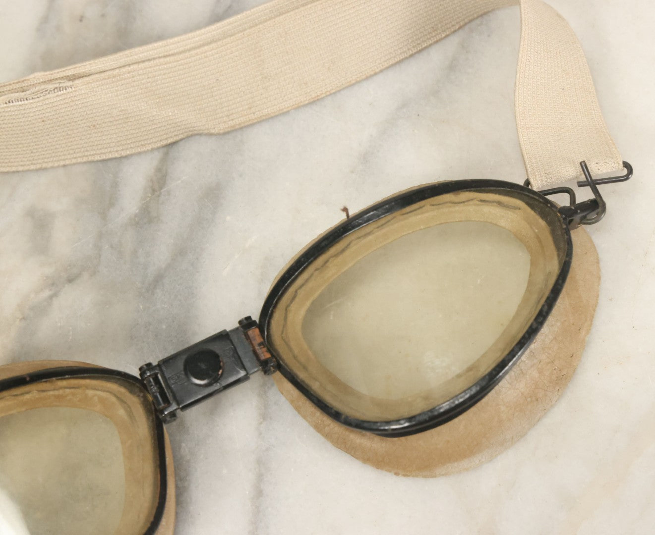 Lot 073 - Pair Of Vintage Skyway Clear Flight Goggles With Eye Cups And Elastic Headband
