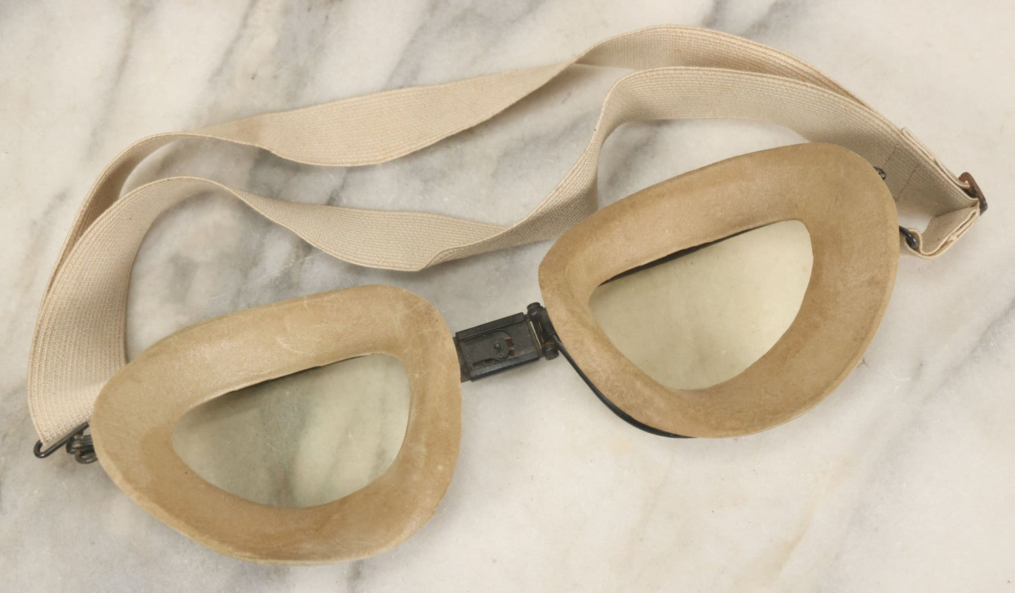 Lot 073 - Pair Of Vintage Skyway Clear Flight Goggles With Eye Cups And Elastic Headband