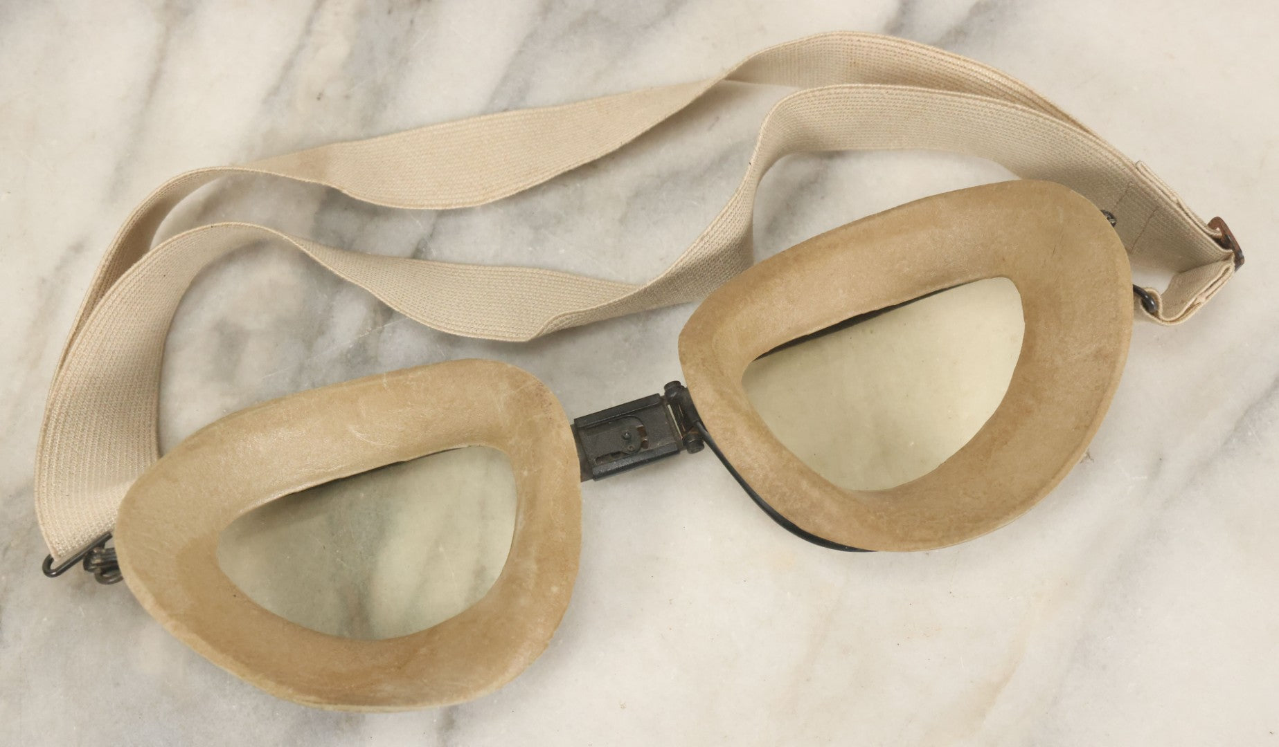 Lot 073 - Pair Of Vintage Skyway Clear Flight Goggles With Eye Cups And Elastic Headband