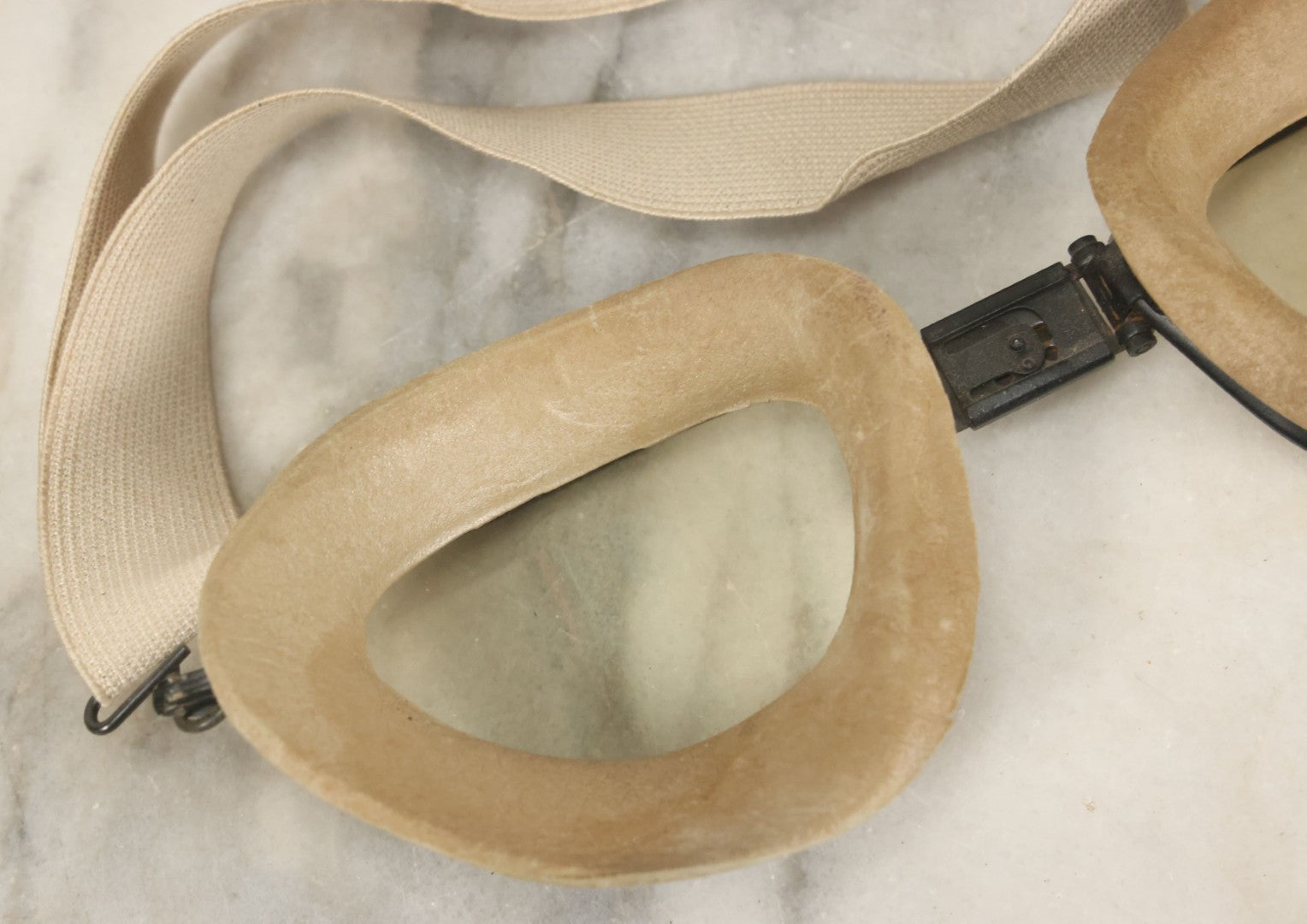 Lot 073 - Pair Of Vintage Skyway Clear Flight Goggles With Eye Cups And Elastic Headband