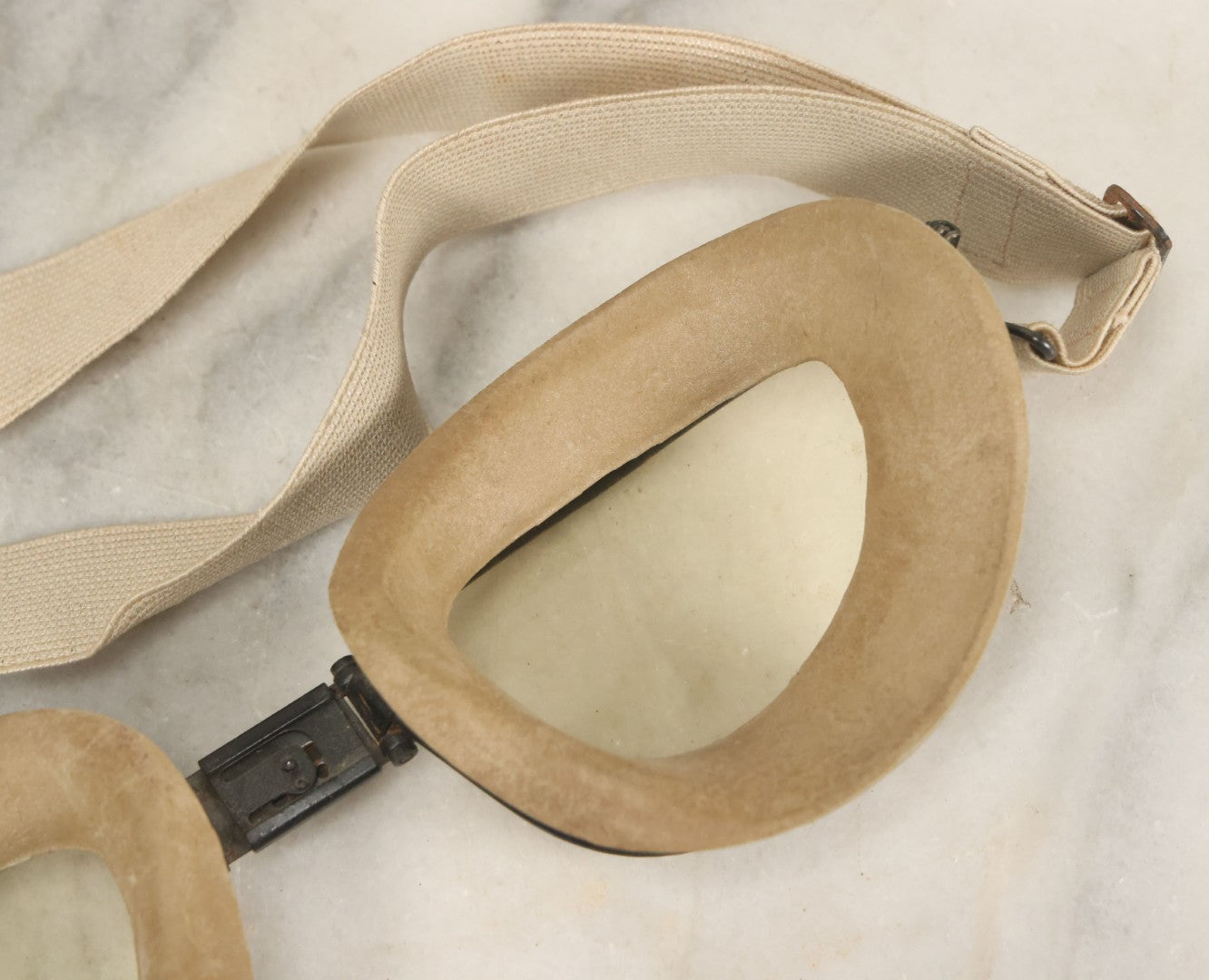 Lot 073 - Pair Of Vintage Skyway Clear Flight Goggles With Eye Cups And Elastic Headband