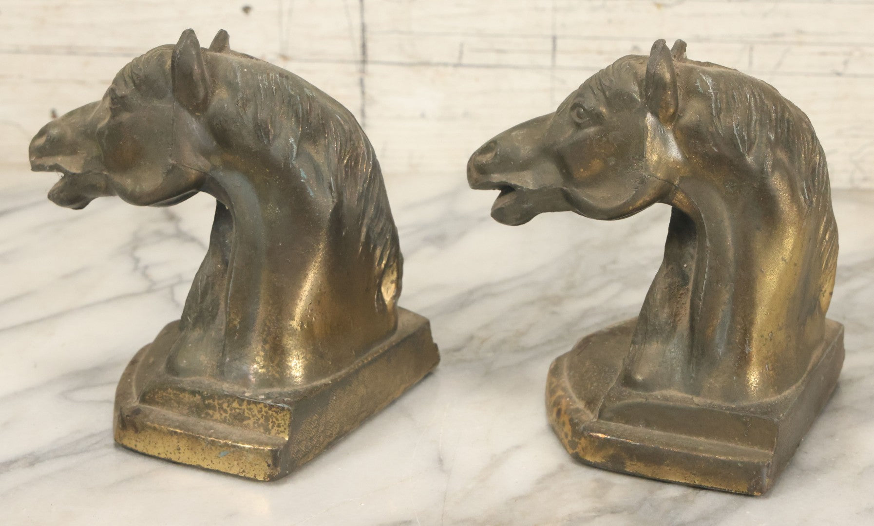 Lot 077 - Pair Of Vintage Pot Metal Horse Head Bookends With Remnants Of Gold Finish And Felt Bottoms