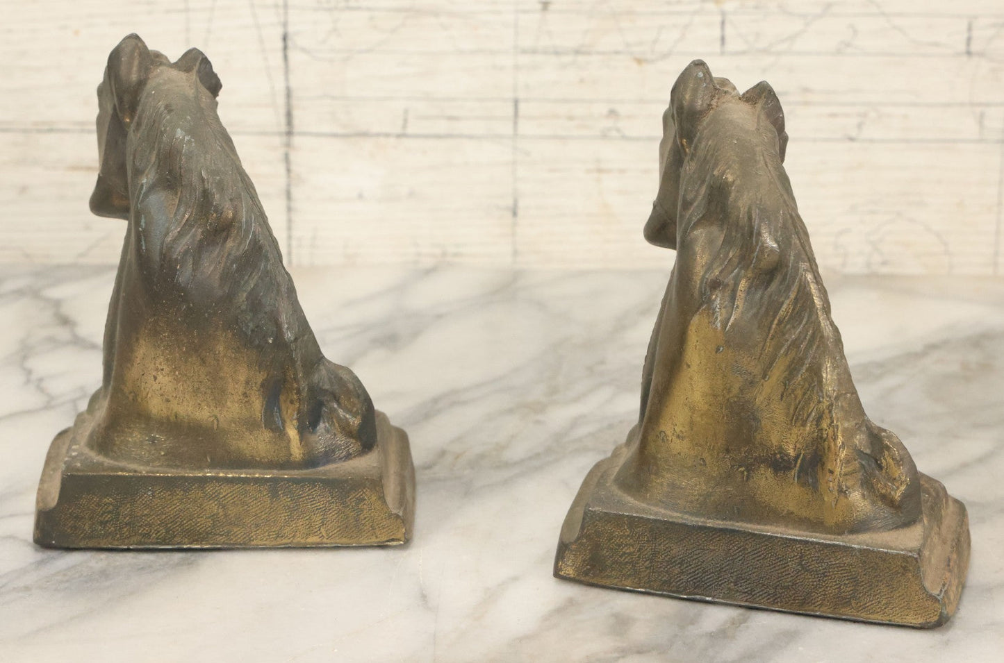 Lot 077 - Pair Of Vintage Pot Metal Horse Head Bookends With Remnants Of Gold Finish And Felt Bottoms