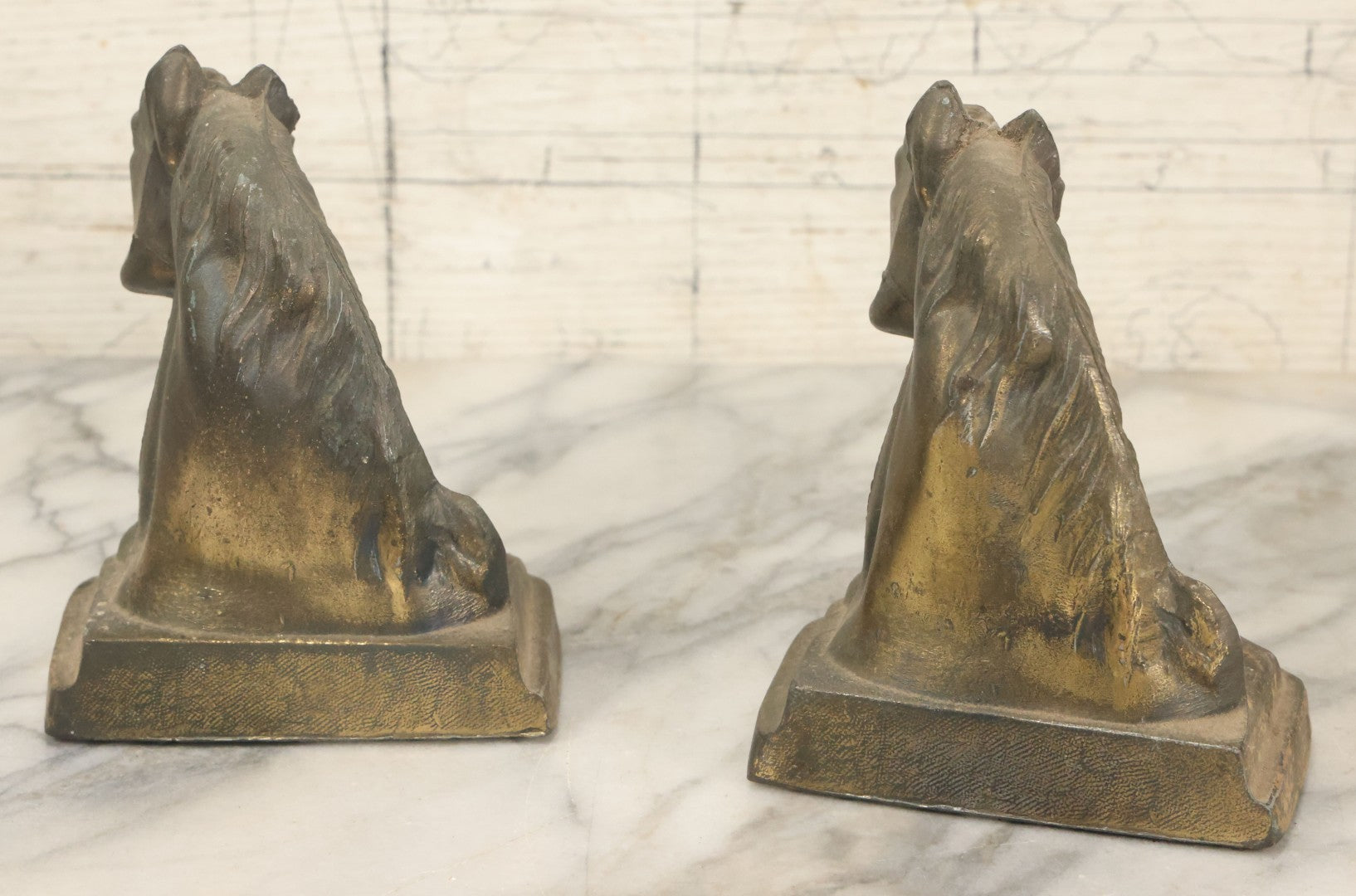 Lot 077 - Pair Of Vintage Pot Metal Horse Head Bookends With Remnants Of Gold Finish And Felt Bottoms