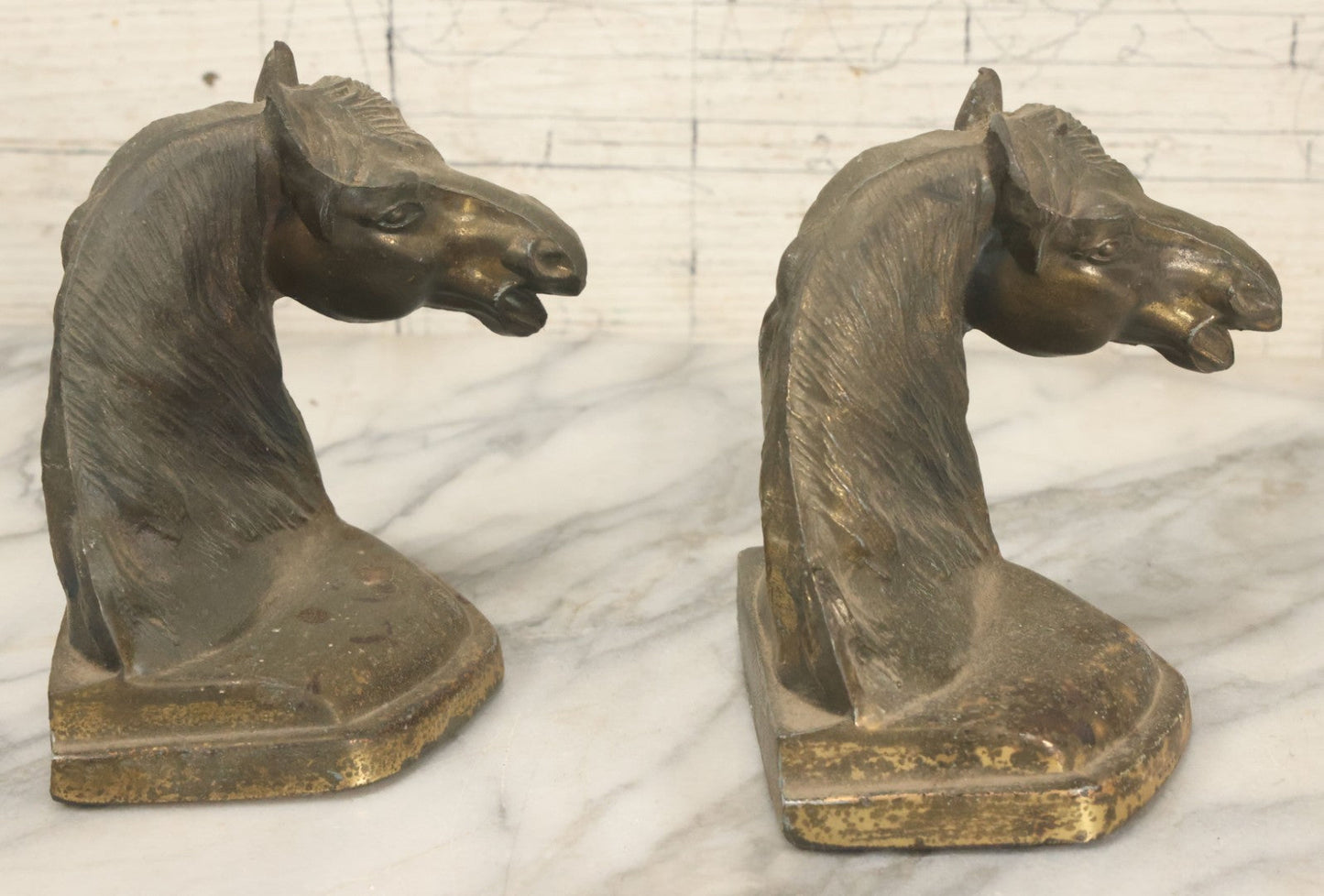 Lot 077 - Pair Of Vintage Pot Metal Horse Head Bookends With Remnants Of Gold Finish And Felt Bottoms