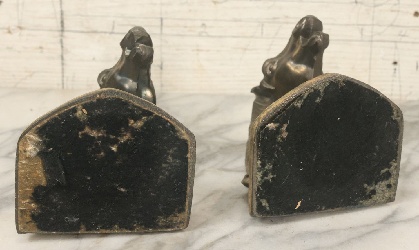 Lot 077 - Pair Of Vintage Pot Metal Horse Head Bookends With Remnants Of Gold Finish And Felt Bottoms