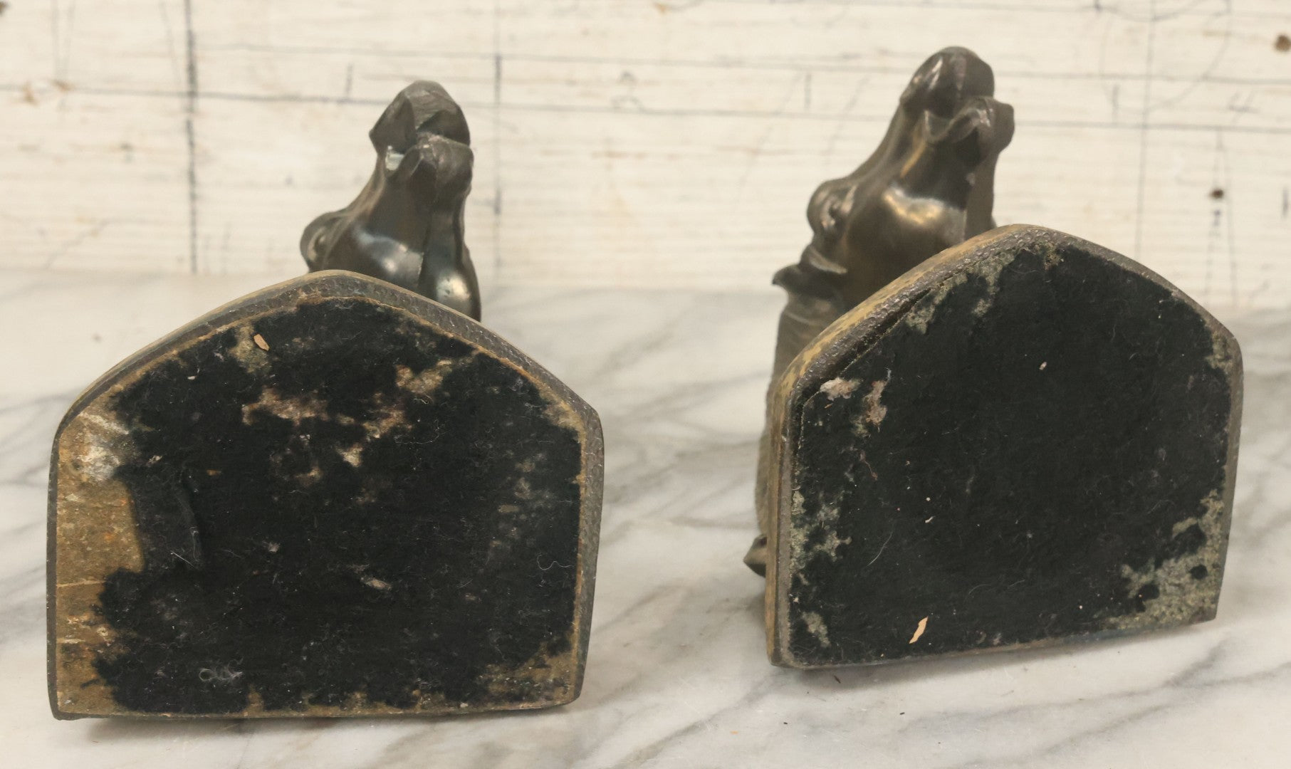 Lot 077 - Pair Of Vintage Pot Metal Horse Head Bookends With Remnants Of Gold Finish And Felt Bottoms