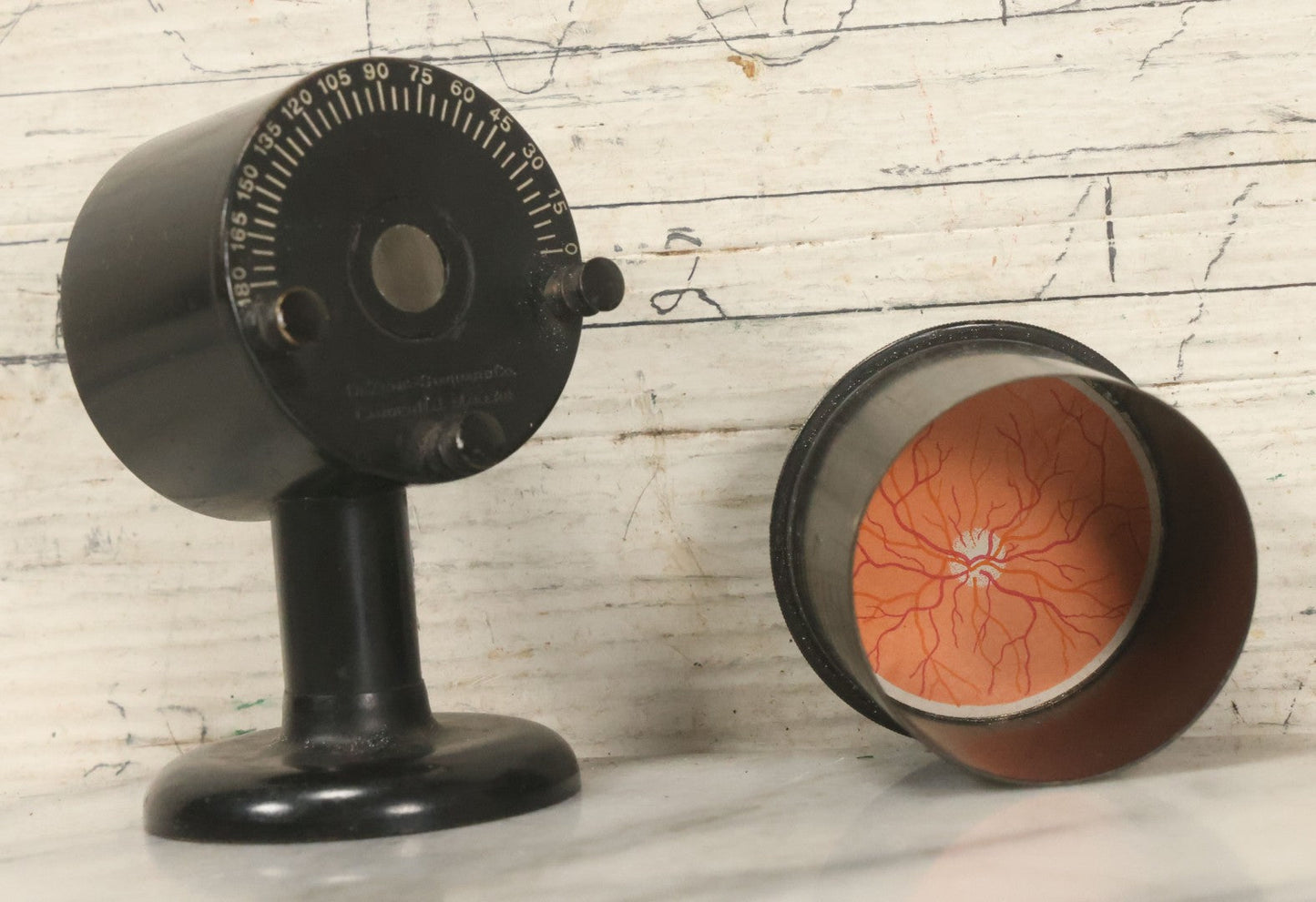 Lot 078 - Vintage Eye Testing Optical Device By De Zng Standard Co., Camden, New Jersey, With Interior Eyeball Graphic And Magnifying Lens