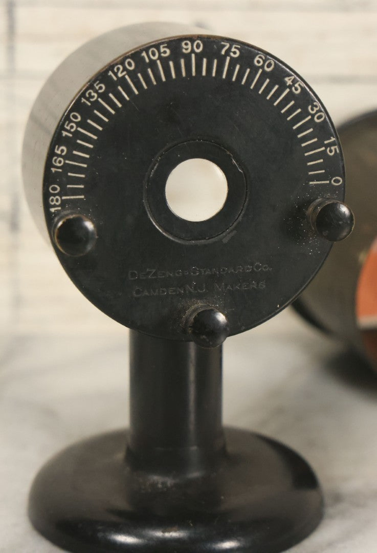Lot 078 - Vintage Eye Testing Optical Device By De Zng Standard Co., Camden, New Jersey, With Interior Eyeball Graphic And Magnifying Lens