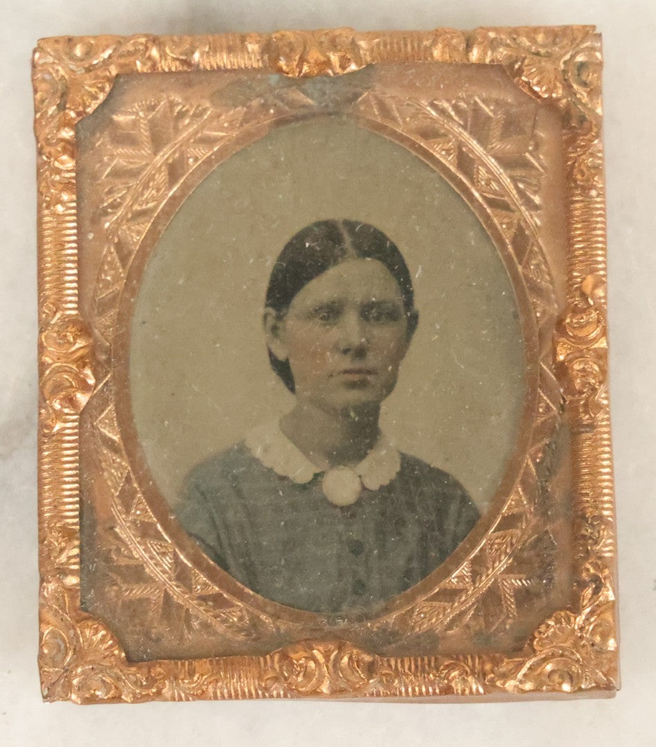 Lot 105 - Antique 1/16th Plate Tintype Photograph Of Young Woman With Short Hair And White Collar, In Thermoplastic Union Case, By S. Peck & Co. Manufacturers, Note No Interior Case Pillow