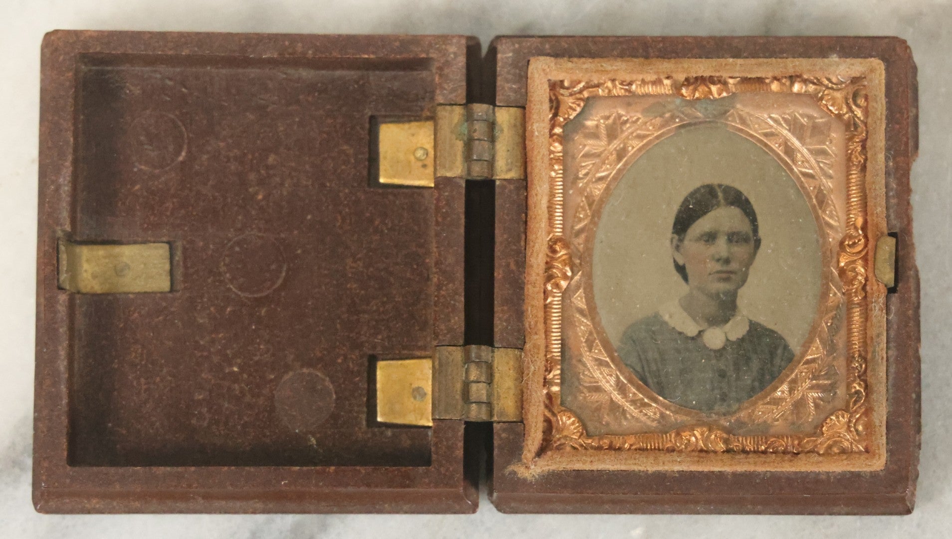 Lot 105 - Antique 1/16th Plate Tintype Photograph Of Young Woman With Short Hair And White Collar, In Thermoplastic Union Case, By S. Peck & Co. Manufacturers, Note No Interior Case Pillow