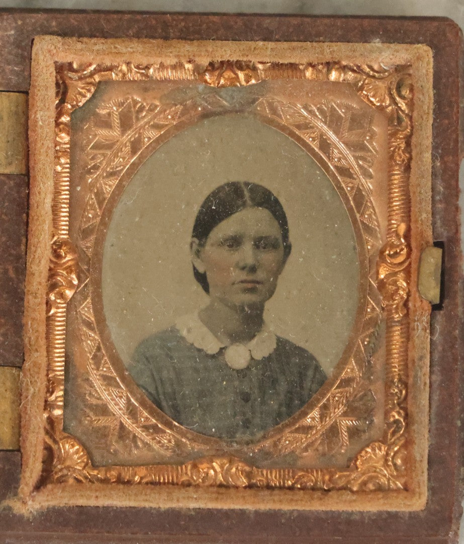Lot 105 - Antique 1/16th Plate Tintype Photograph Of Young Woman With Short Hair And White Collar, In Thermoplastic Union Case, By S. Peck & Co. Manufacturers, Note No Interior Case Pillow