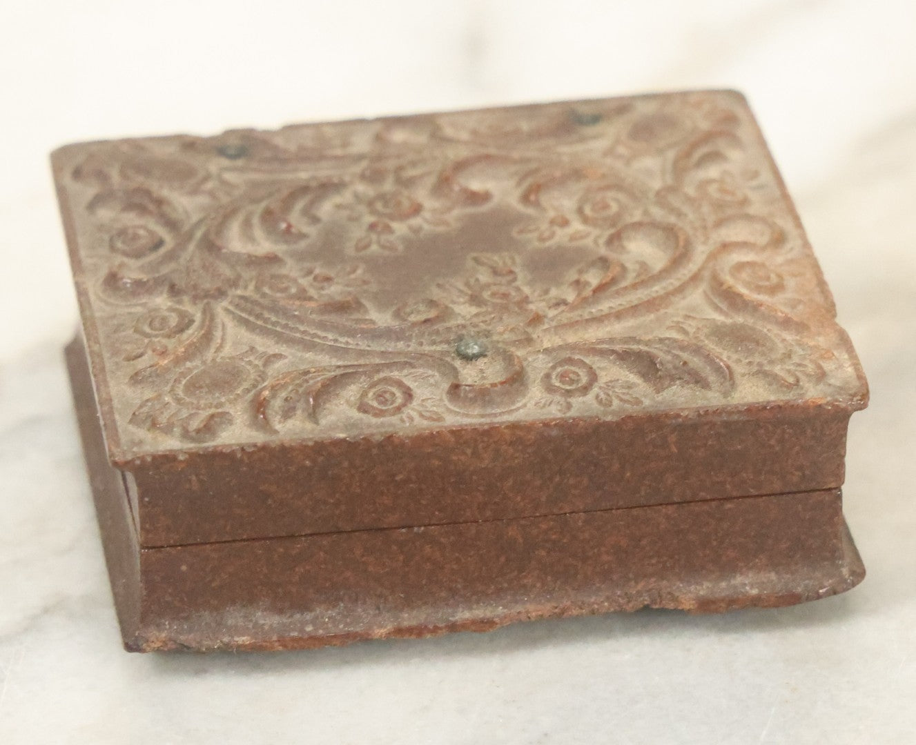 Lot 105 - Antique 1/16th Plate Tintype Photograph Of Young Woman With Short Hair And White Collar, In Thermoplastic Union Case, By S. Peck & Co. Manufacturers, Note No Interior Case Pillow